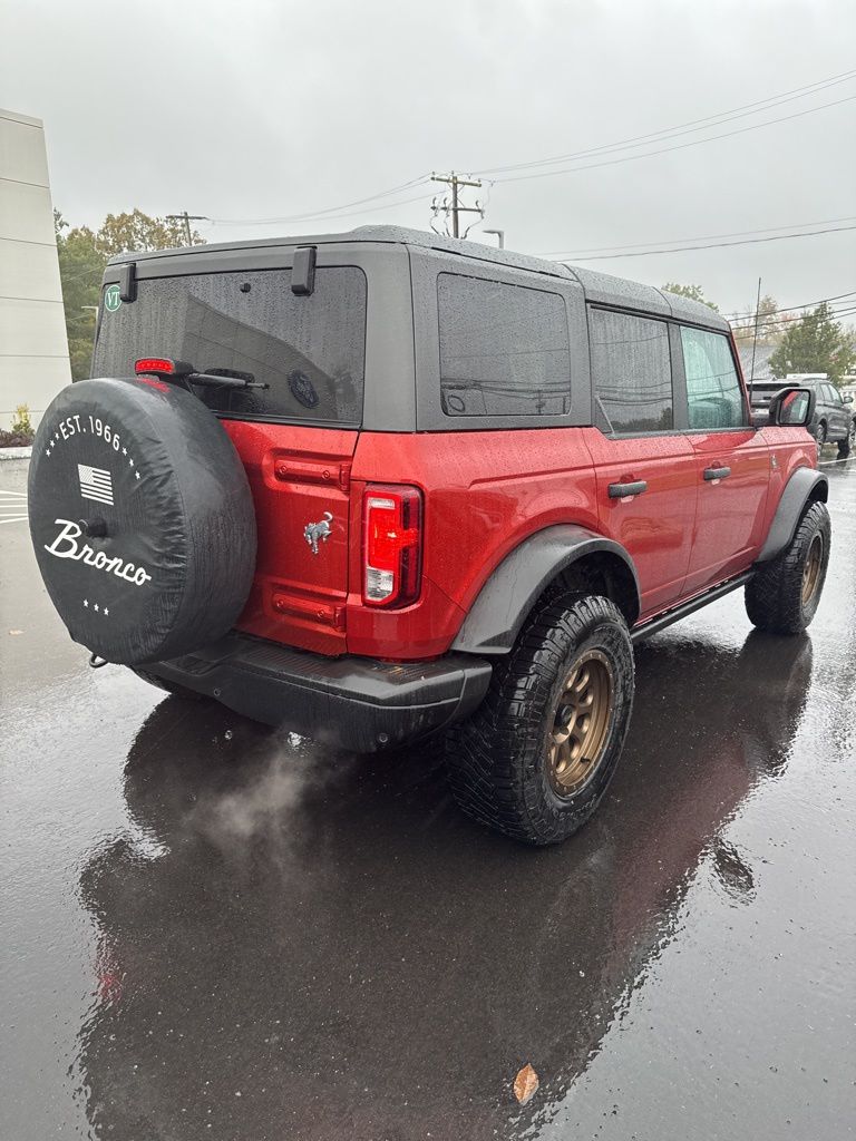 2023 Ford Bronco Black Diamond photo 4