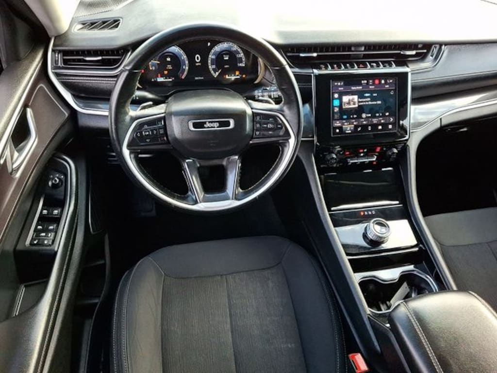 Used 2022 Jeep Grand Cherokee Laredo SUV