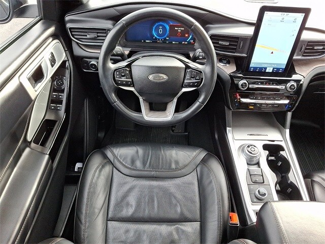 2022 Ford Explorer Platinum photo 2