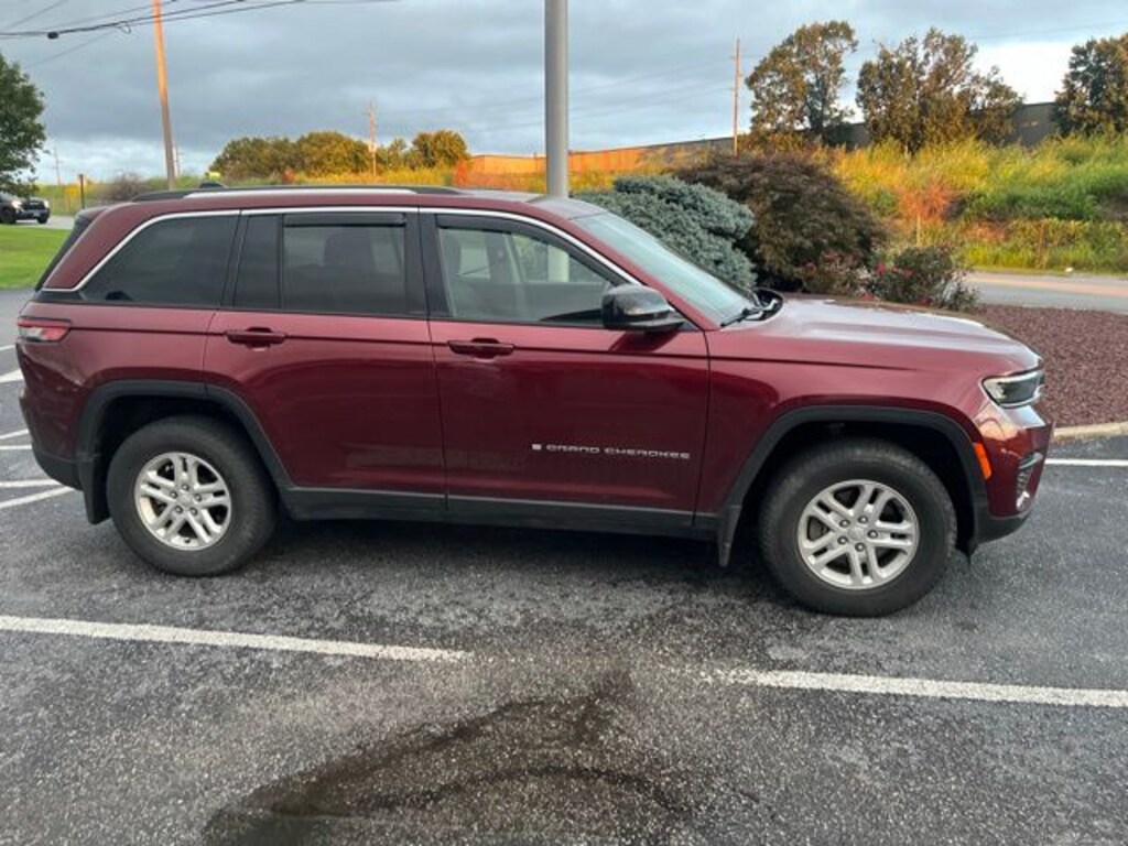 Used 2022 Jeep Grand Cherokee Laredo SUV