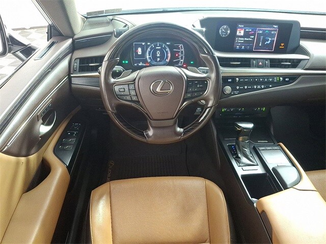 2021 Lexus ES 250 photo 2