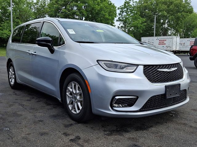 2024 Chrysler Pacifica Van Passenger Van 