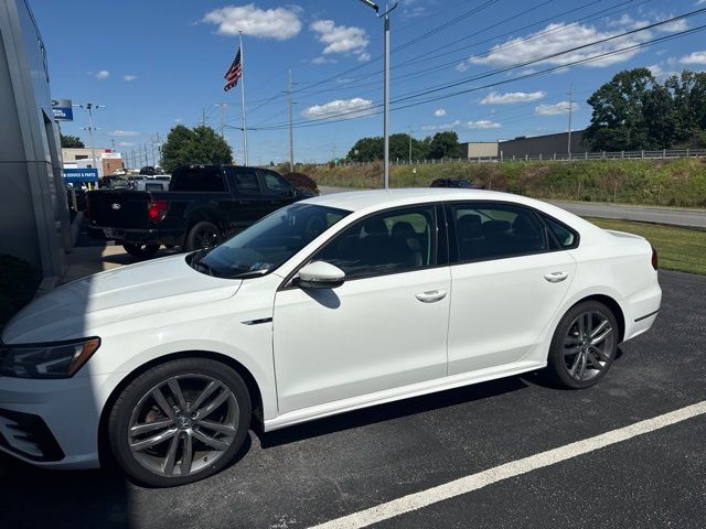 2018 Volkswagen Passat 2.0T R-Line Auto's photo