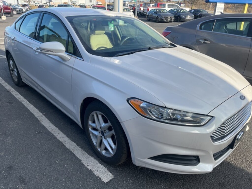 Used 2016 Ford Fusion SE Sedan