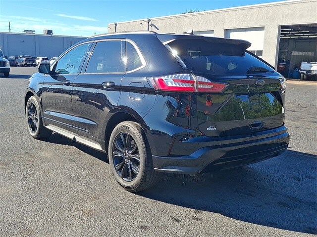 2023 Ford Edge SE photo 2