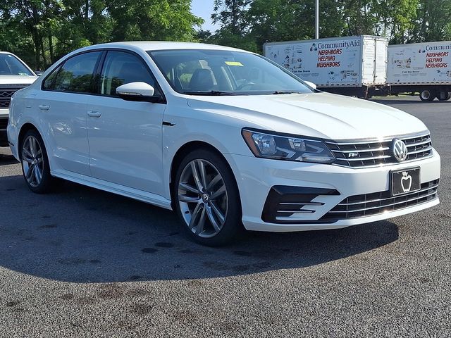2018 Volkswagen Passat 2.0T R-Line Auto's photo