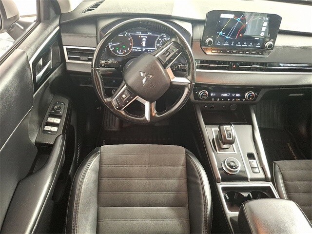 2022 Mitsubishi Outlander Black Edition photo 2