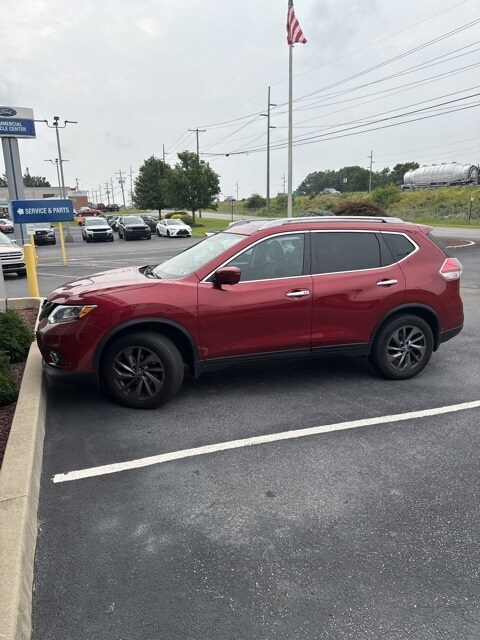 2016 Nissan Rogue SL photo 2