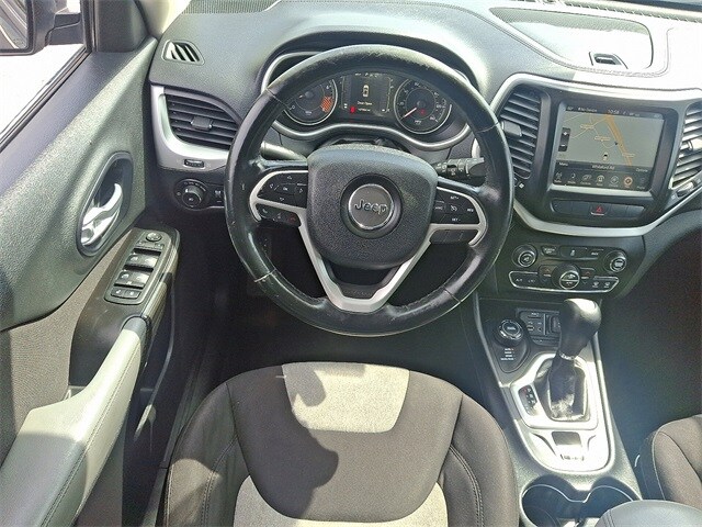 2014 Jeep Cherokee Latitude photo 2