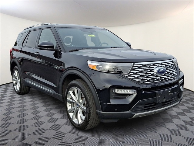 2022 Ford Explorer Platinum's photo