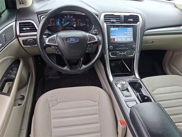 2019 Ford Fusion SE photo 2