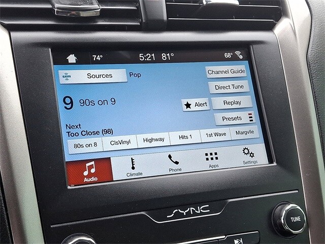 2019 Ford Fusion SE photo 3