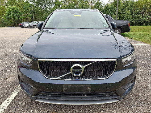 Used 2022 Volvo XC40 Momentum SUV