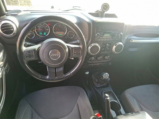 2018 Jeep Wrangler Unlimited Sahara photo 2