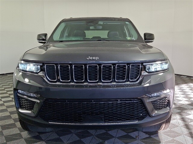 2022 Jeep Grand Cherokee Limited photo 2