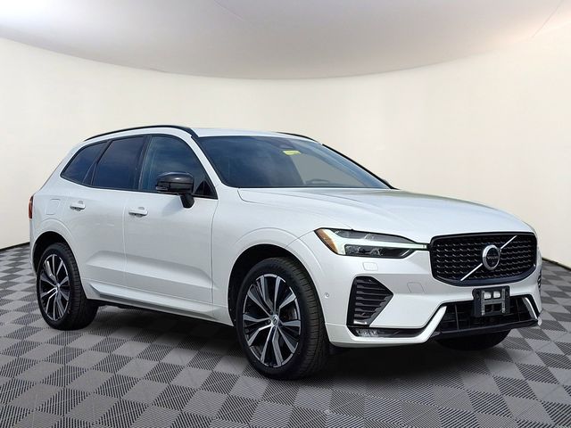 2023 Volvo XC60 B5 Plus Dark Theme AWD's photo