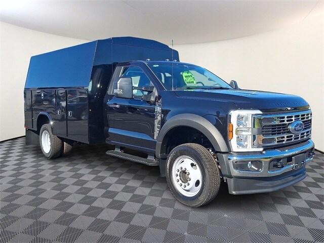 2024 Ford F-450 Super Duty Chassis Cab XL's photo