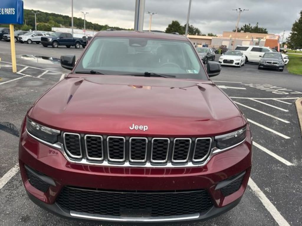 Used 2022 Jeep Grand Cherokee Laredo SUV
