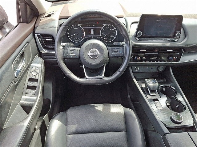 2022 Nissan Rogue SV photo 2