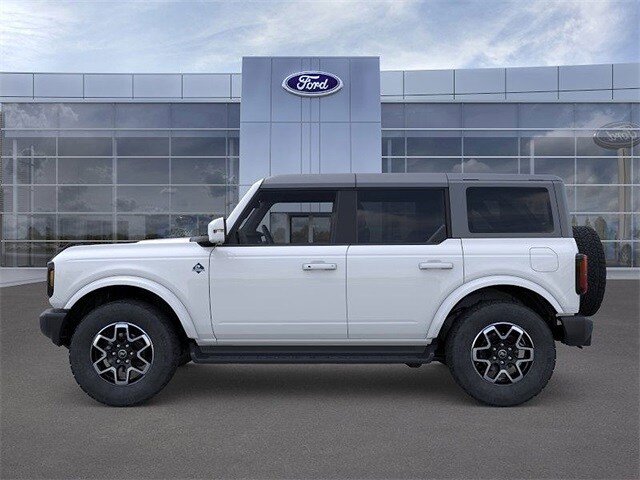 2025 Ford Bronco Outer Banks photo 3