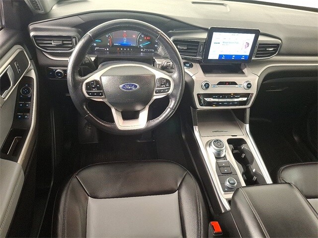 2023 Ford Explorer XLT photo 2