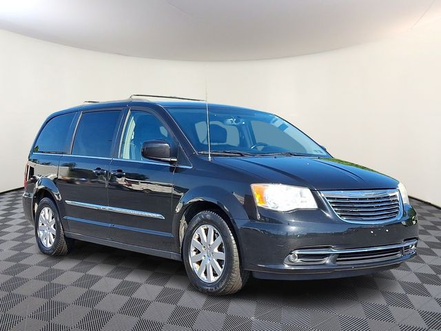 2014 Chrysler Town & Country Touring's photo