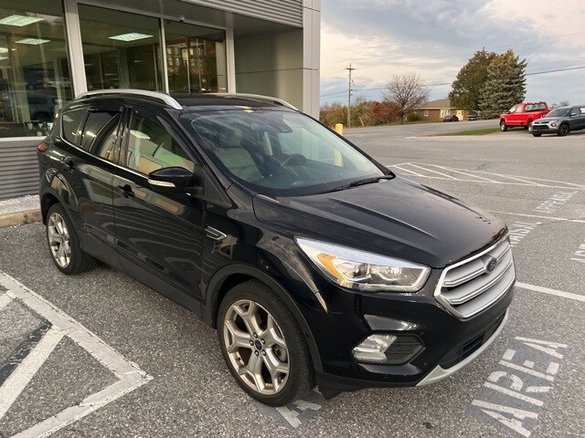 2019 Ford Escape Titanium photo 2