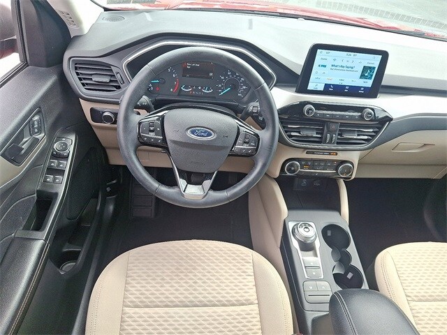 2022 Ford Escape SE photo 2