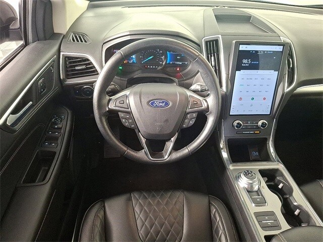 2024 Ford Edge Titanium photo 2