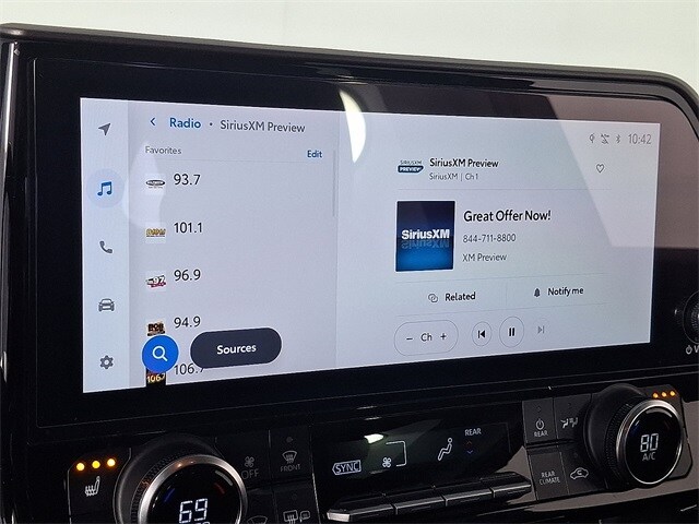 2023 Toyota Highlander XLE photo 3