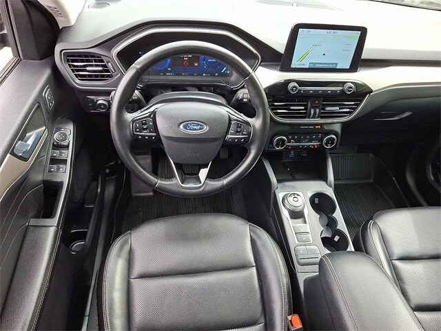 2022 Ford Escape SEL photo 2