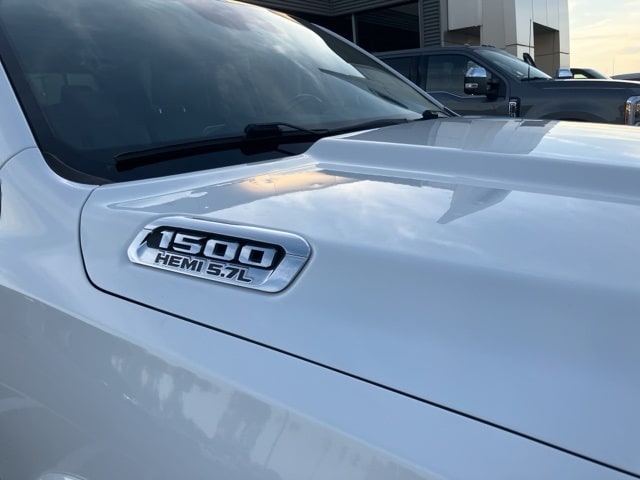 2019 Ram 1500 Laramie photo 3