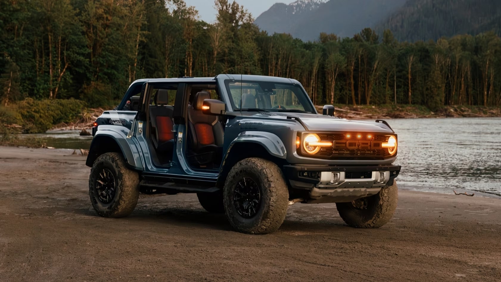2025 Ford Bronco Parked with Doors Off 2025 Ford Bronco Parked with Doors Off