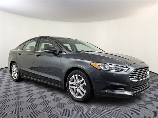 2015 Ford Fusion SE's photo