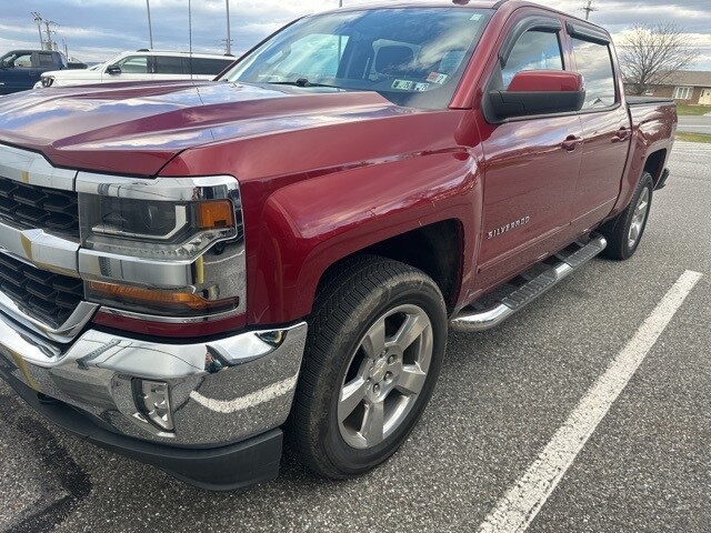 2018 Chevrolet Silverado 1500 LT photo 2