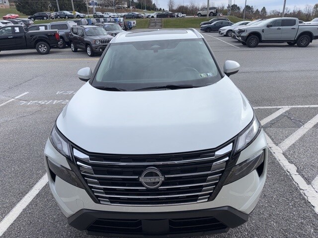 2024 Nissan Rogue SV photo 2