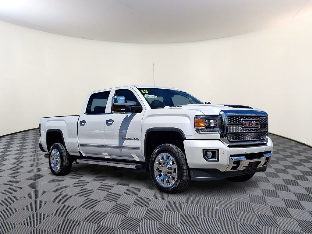 2019 GMC Sierra 4WD Crew Cab Standard Box Denali's photo