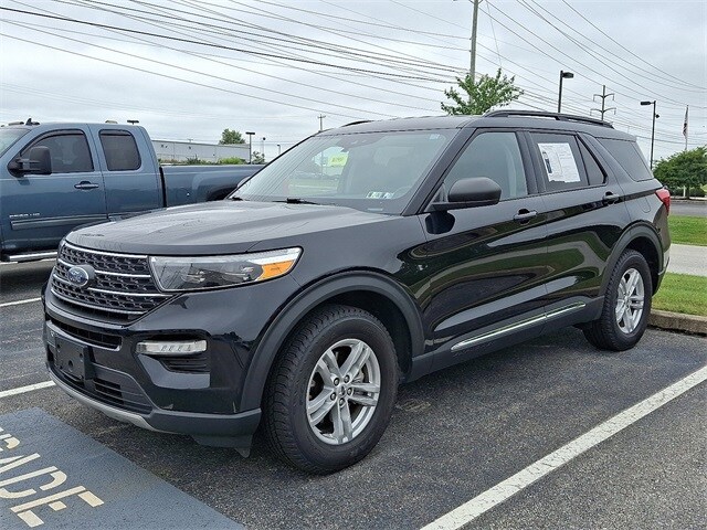 2023 Ford Explorer XLT photo 2
