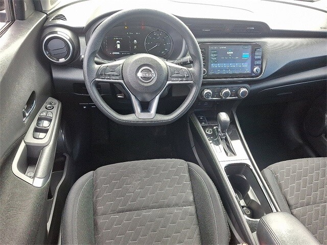 2023 Nissan Kicks SV photo 2