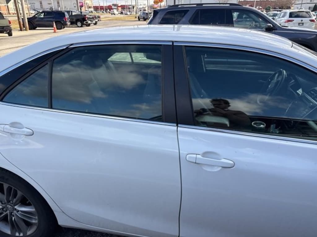 Used 2017 Toyota Camry SE Sedan