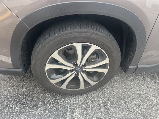2023 Subaru Forester Limited photo 4