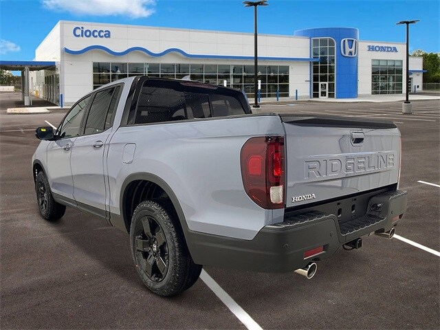 2026 Honda Ridgeline Black Edition photo 2