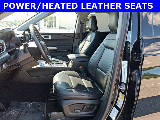 2023 Ford Explorer XLT photo 2