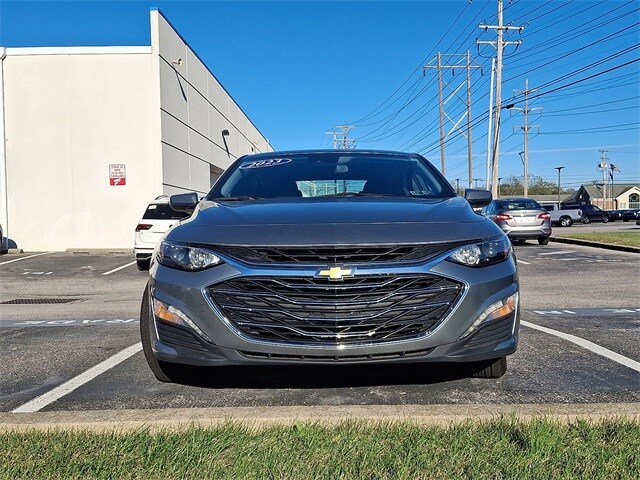 2023 Chevrolet Malibu 1LT photo 2