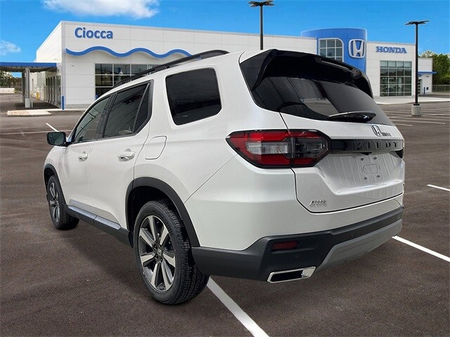 2025 Honda Pilot Touring photo 3