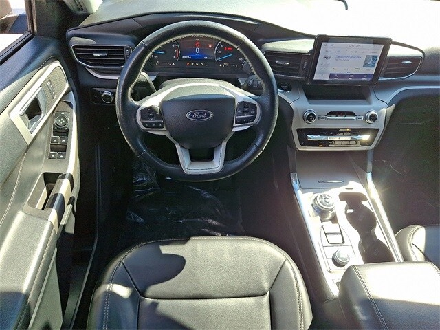 2023 Ford Explorer XLT photo 2