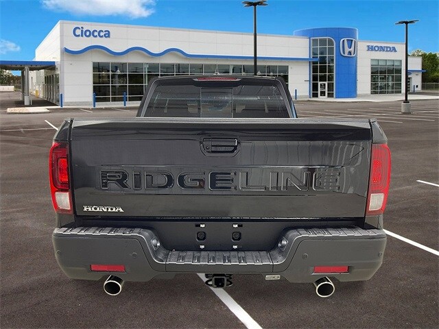 2025 Honda Ridgeline Black Edition photo 4