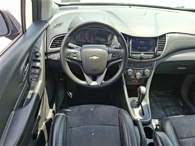 2021 Chevrolet Trax LT photo 2