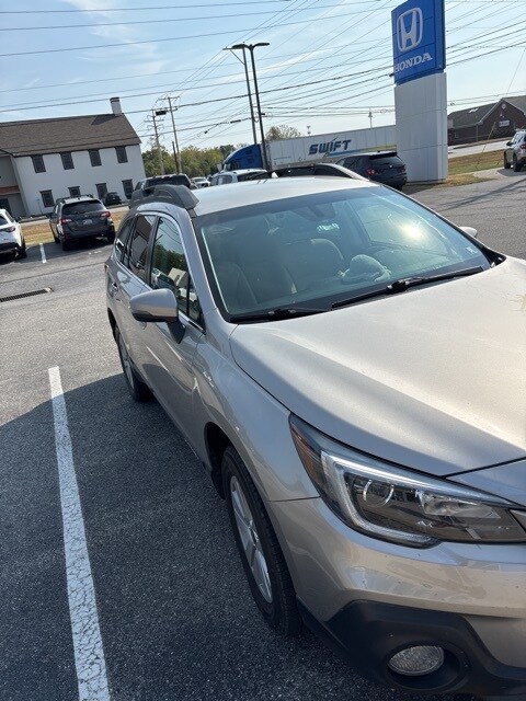 2018 Subaru Outback 2.5i Premium photo 2