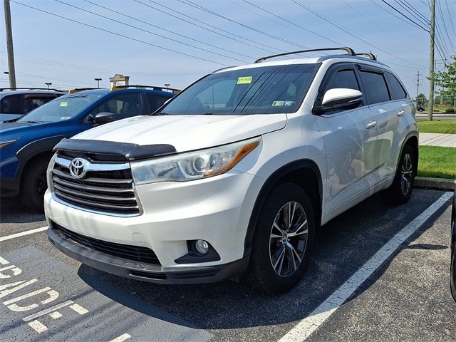 Used 2016 Toyota Highlander XLE with VIN 5TDJKRFH4GS321563 for sale in Hanover, PA